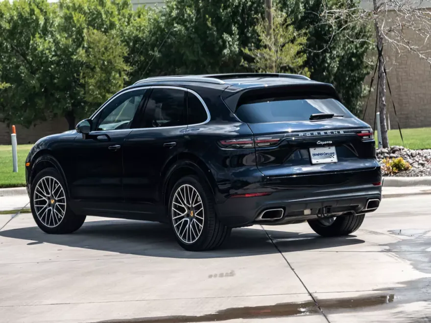 2022 Porsche Cayenne Base photo 1