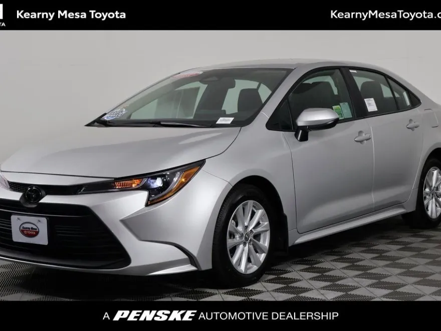 2025 Toyota Corolla LE photo 1
