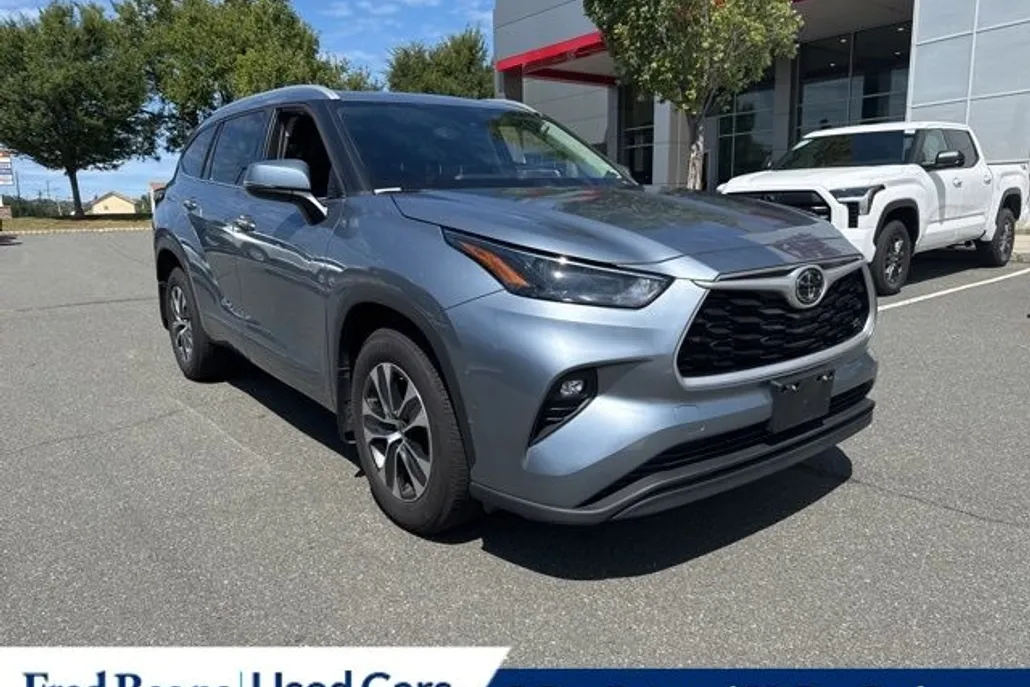2022 Toyota Highlander XLE photo 1