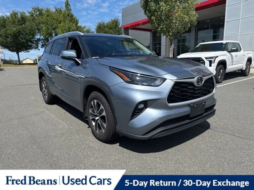 2022 Toyota Highlander XLE photo 1