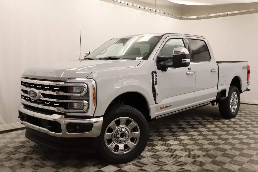 2025 Ford F-250 Lariat photo 1