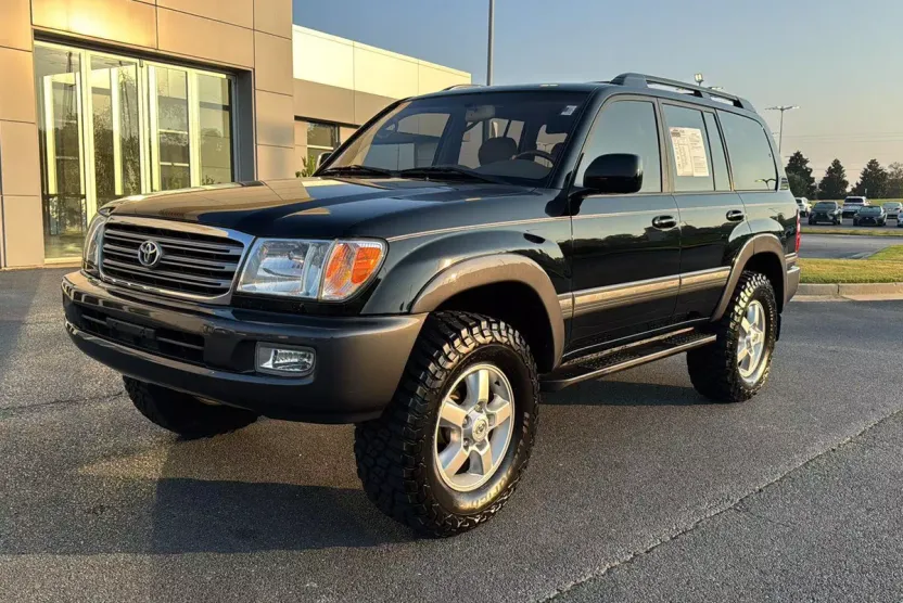 2003 Toyota Land Cruiser VX photo 1