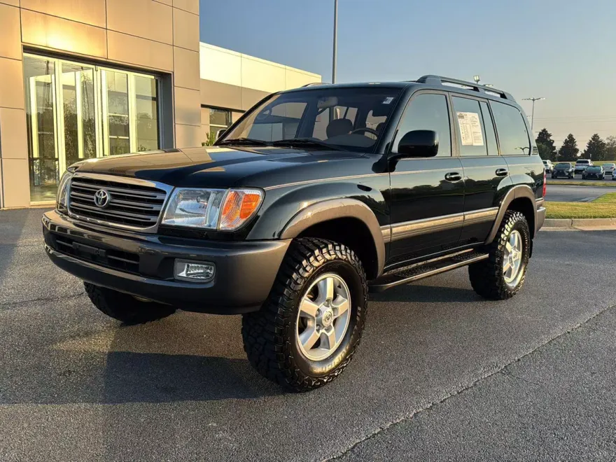 2003 Toyota Land Cruiser VX photo 1