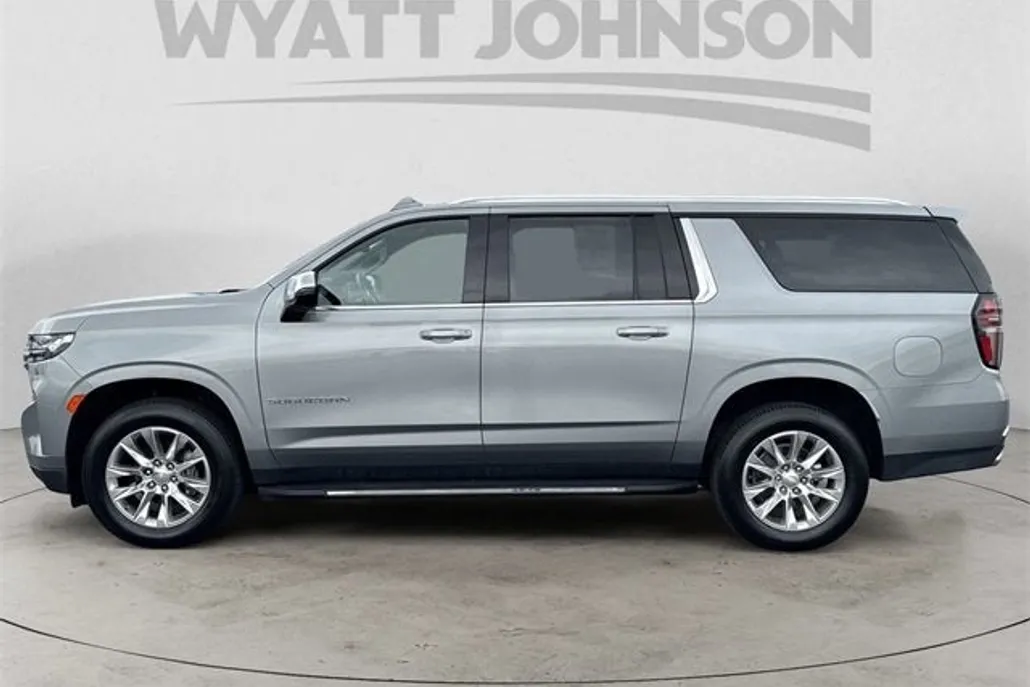 2023 Chevrolet Suburban Premier photo 1
