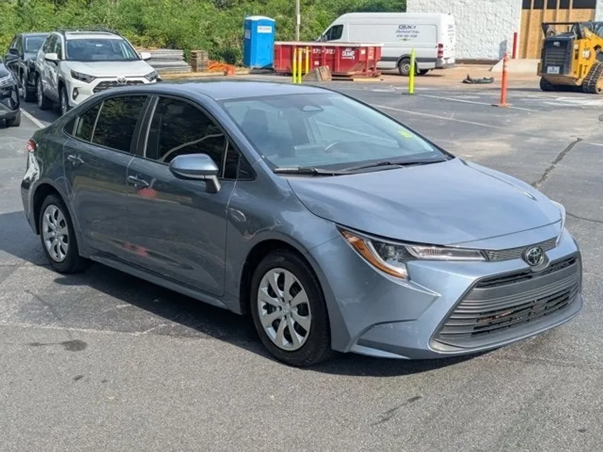 2024 Toyota Corolla LE photo 1