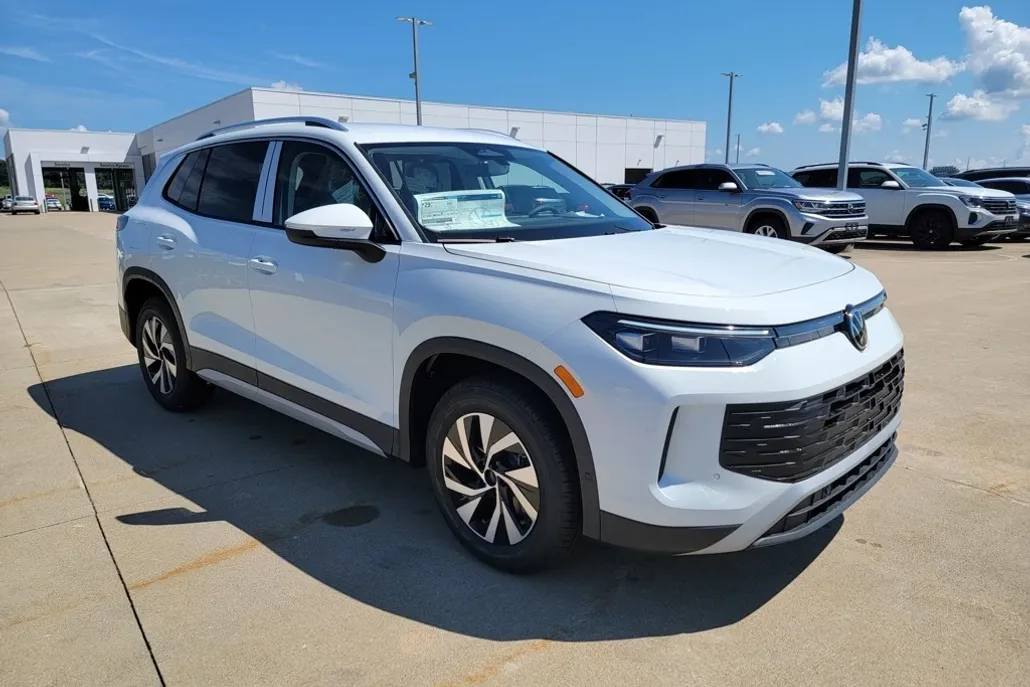 2025 Volkswagen Tiguan S photo 1