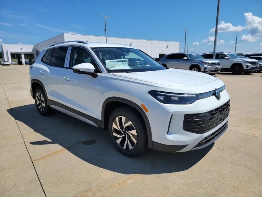 2025 Volkswagen Tiguan S photo 1