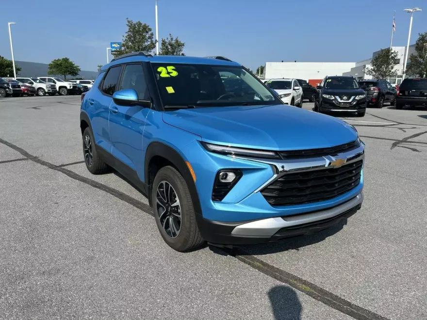 2025 Chevrolet Trailblazer LT photo 1