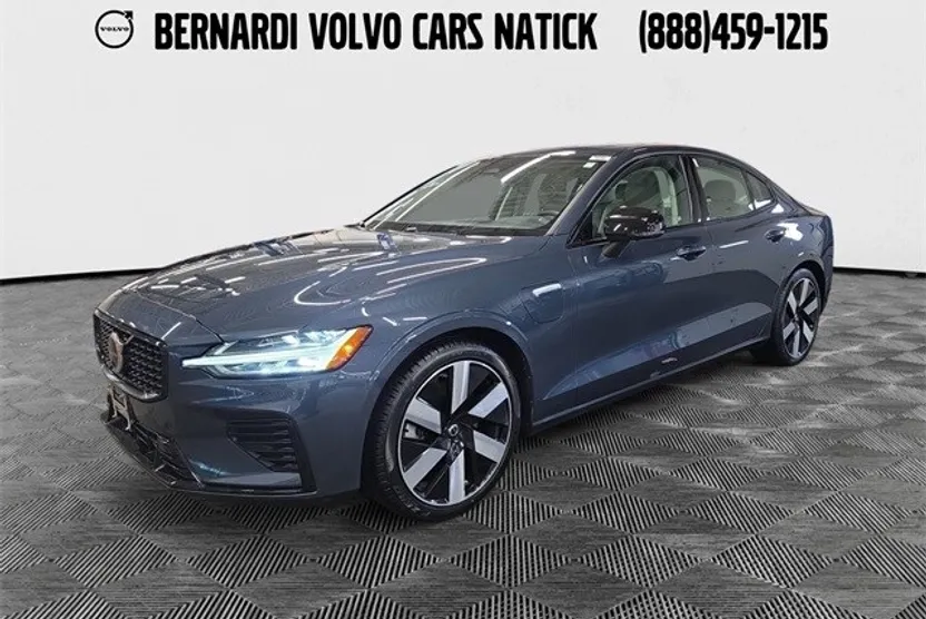 2024 Volvo S60 Recharge T8 Plus photo 1