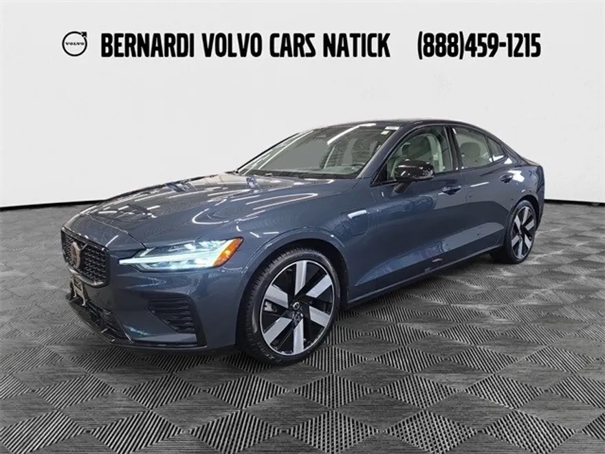 2024 Volvo S60 Recharge T8 Plus photo 1