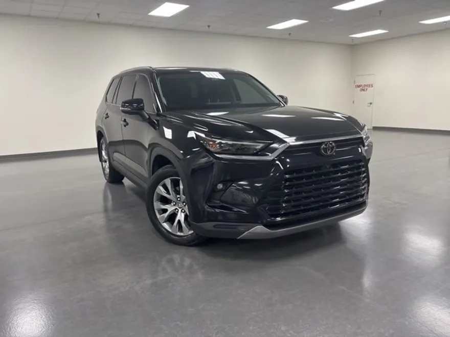 2024 Toyota Highlander Hybrid Limited photo 1