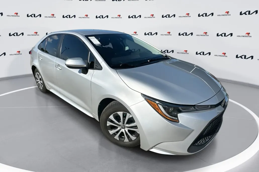 2022 Toyota Corolla Hybrid LE photo 1