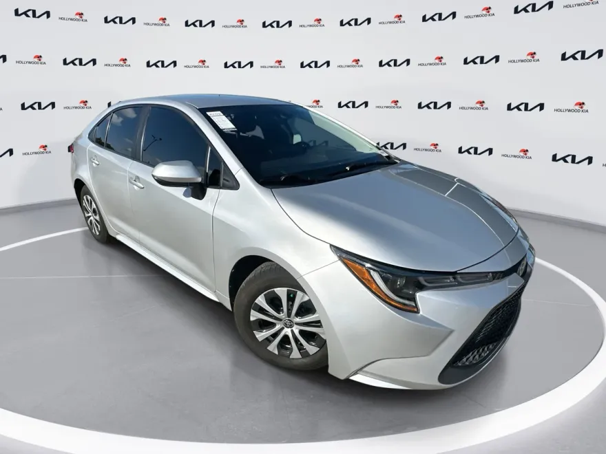 2022 Toyota Corolla Hybrid LE photo 1