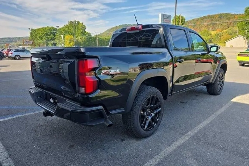 2024 Chevrolet Colorado Z71 photo 1