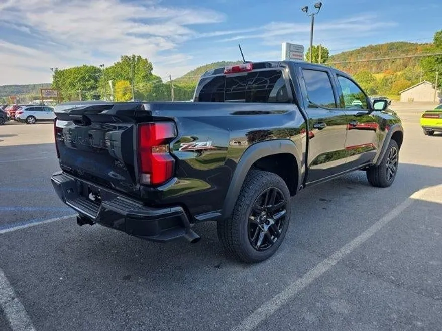 2024 Chevrolet Colorado Z71 photo 1