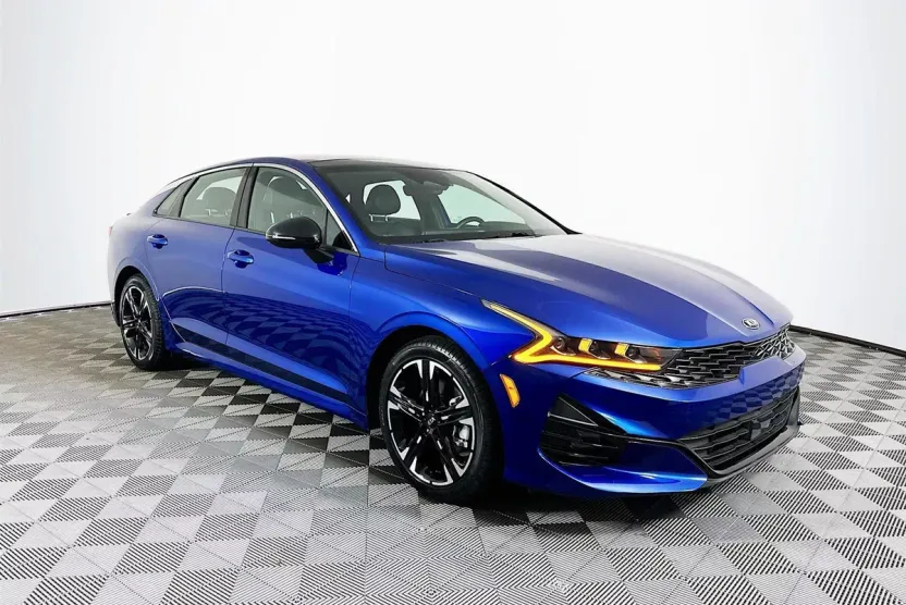 2021 Kia K5 GT-Line photo 1