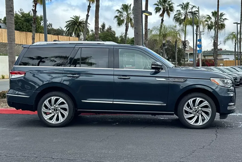 2024 Lincoln Navigator Reserve photo 1