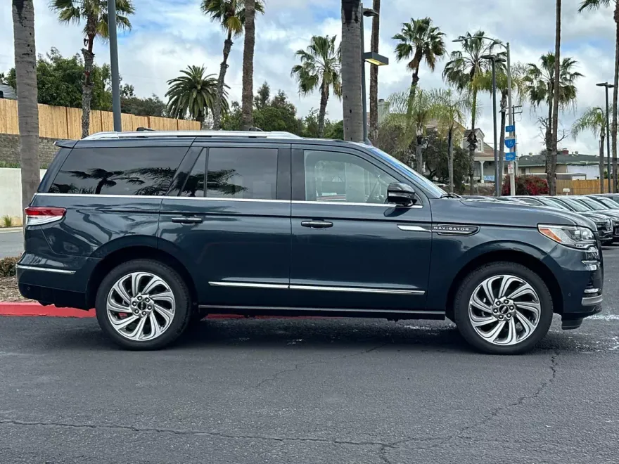 2024 Lincoln Navigator Reserve photo 1