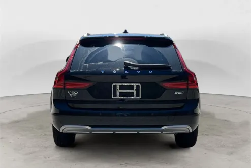 2024 Volvo V90 Cross Country B6 AWD photo 3