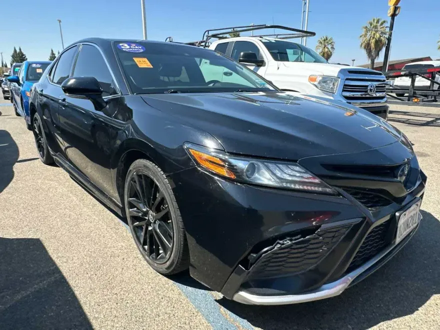2022 Toyota Camry Hybrid XSE photo 1