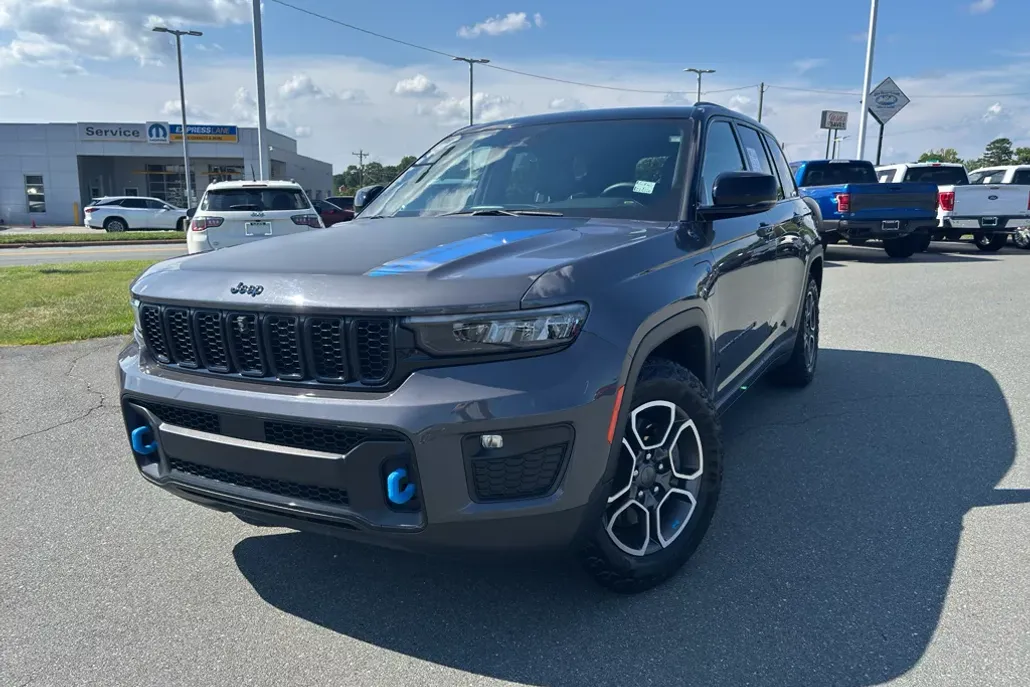 2022 Jeep Cherokee Trailhawk 4xe photo 1