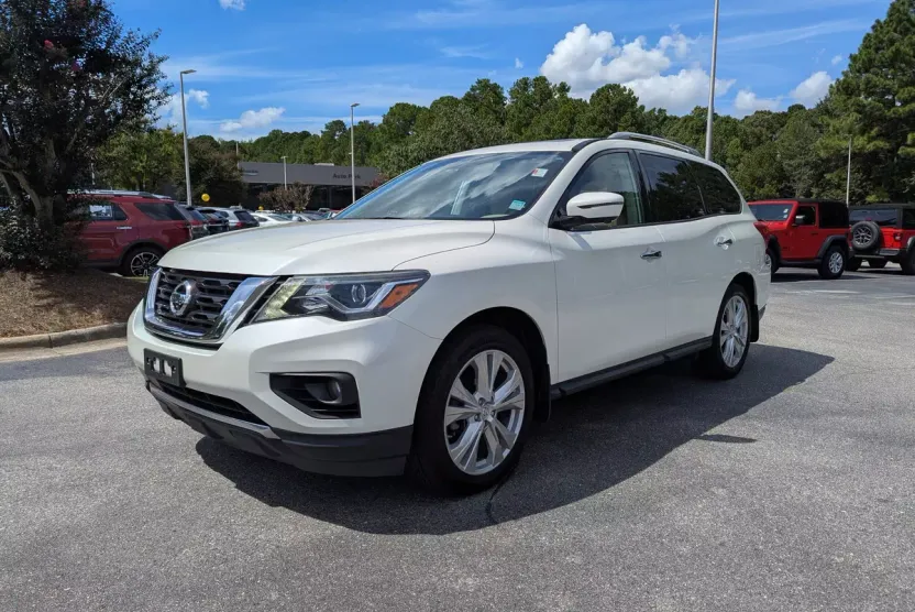 2018 Nissan Pathfinder 4x4 SL photo 1