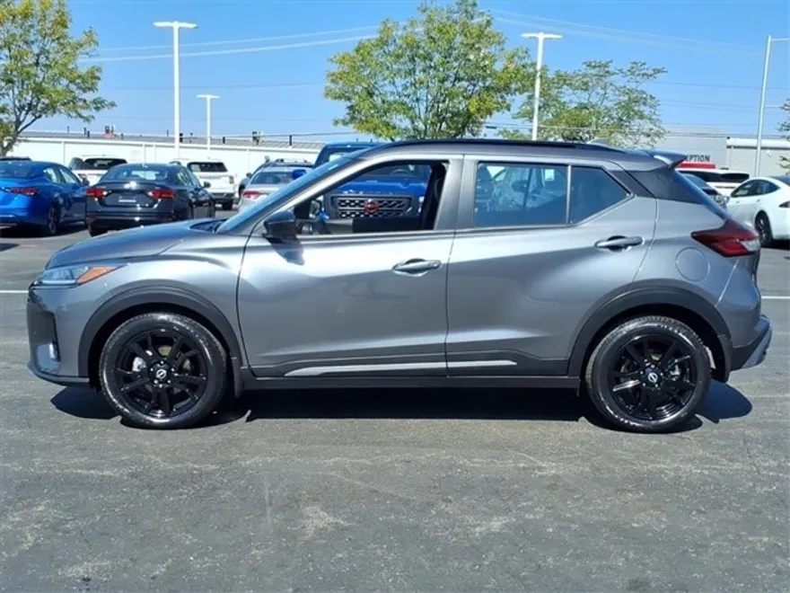 2024 Nissan Kicks SR photo 1