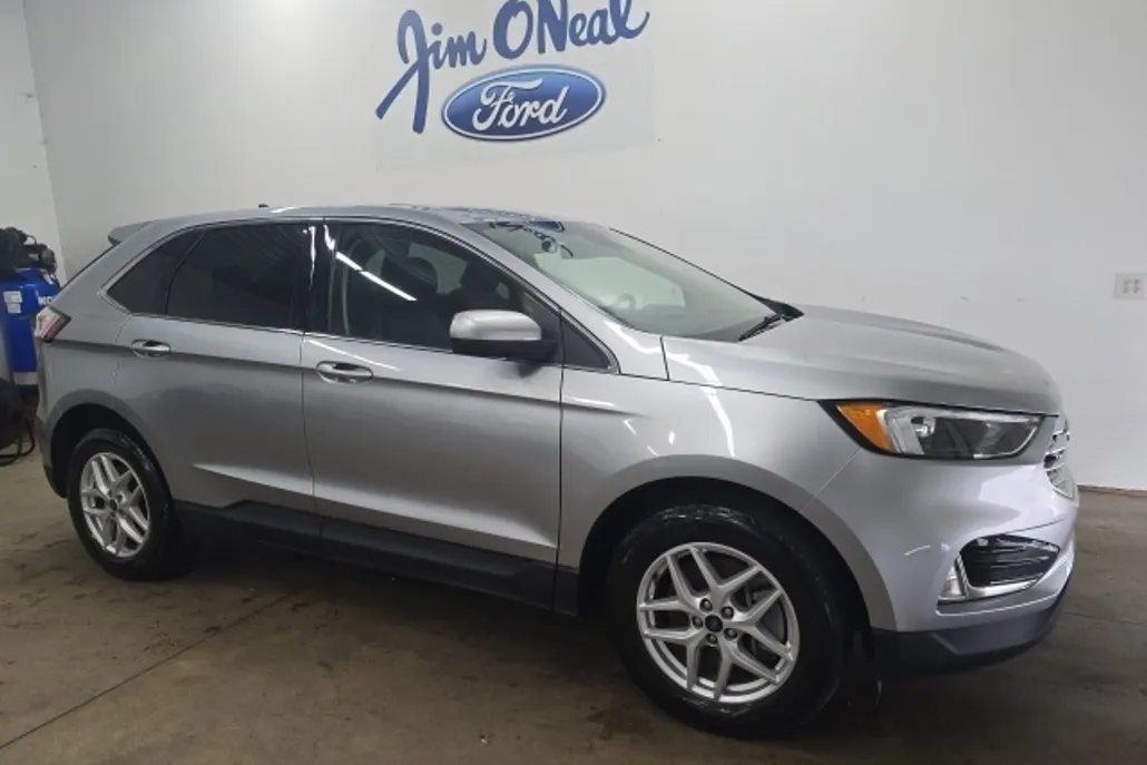 2022 Ford Edge SEL photo 1