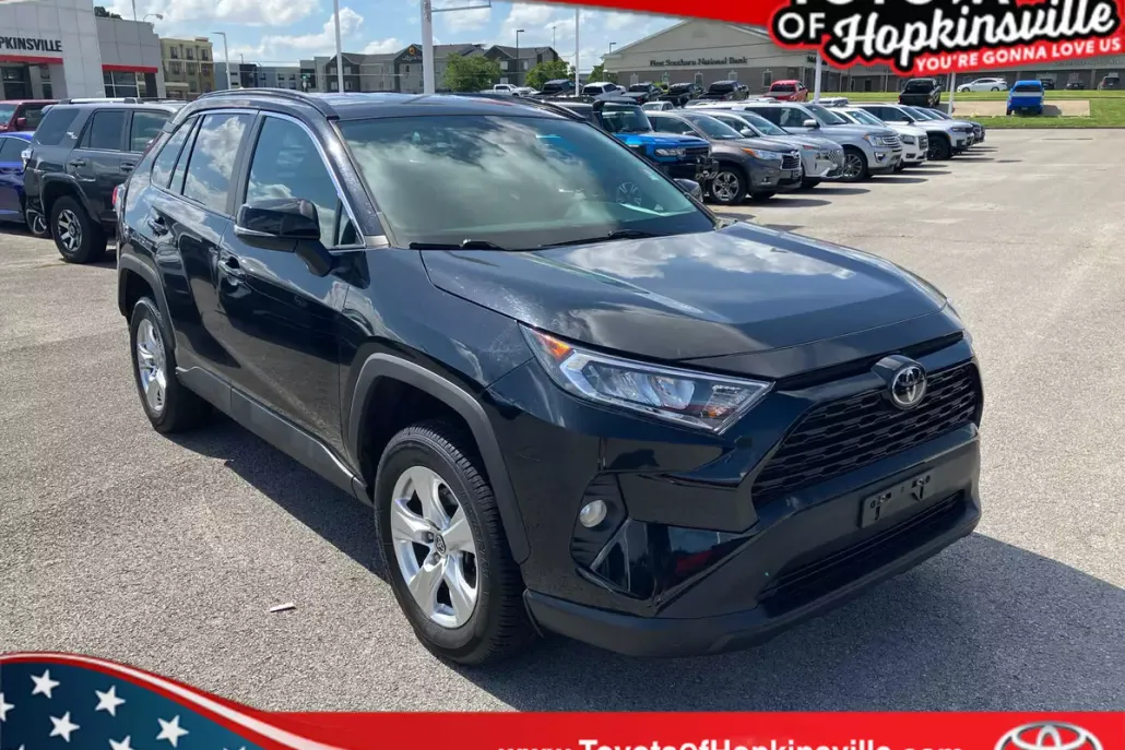 2021 Toyota RAV4 XLE photo 1