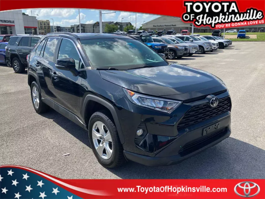 2021 Toyota RAV4 XLE photo 1