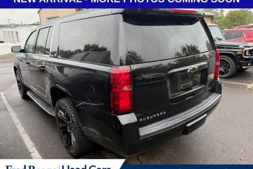 2018 Chevrolet Suburban LT photo 1