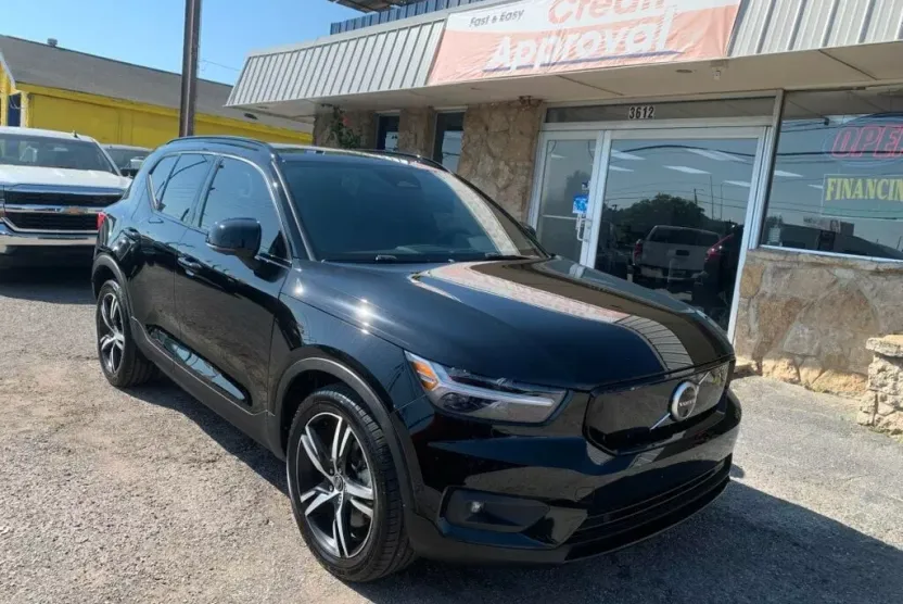 2022 Volvo XC40 Recharge P8 Twin photo 1