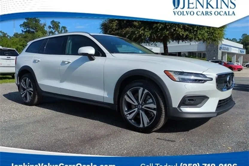 2026 Volvo V60 Cross Country B5 Plus photo 1