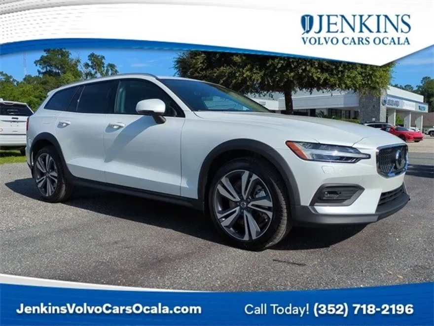 2026 Volvo V60 Cross Country B5 Plus photo 1