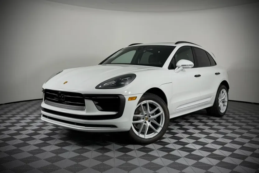 2025 Porsche Macan T photo 1