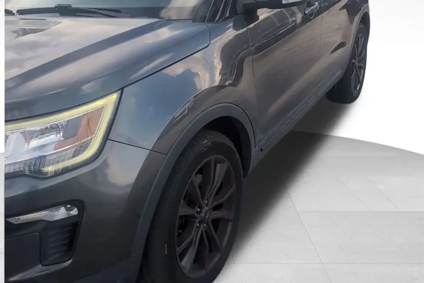 2018 Ford Explorer XLT photo 1