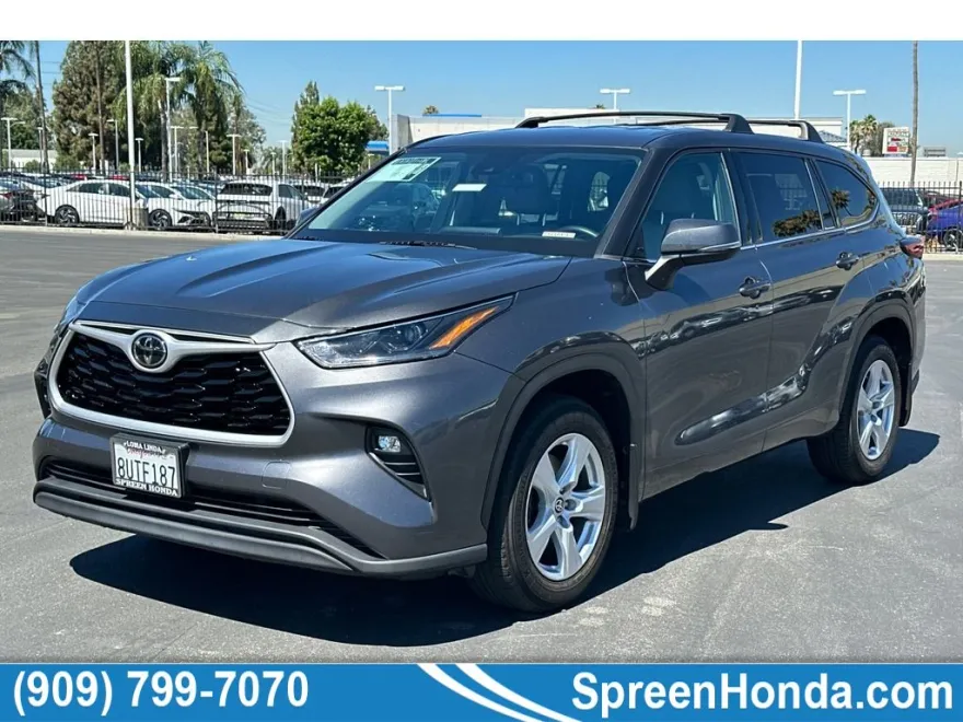 2021 Toyota Highlander LE photo 1
