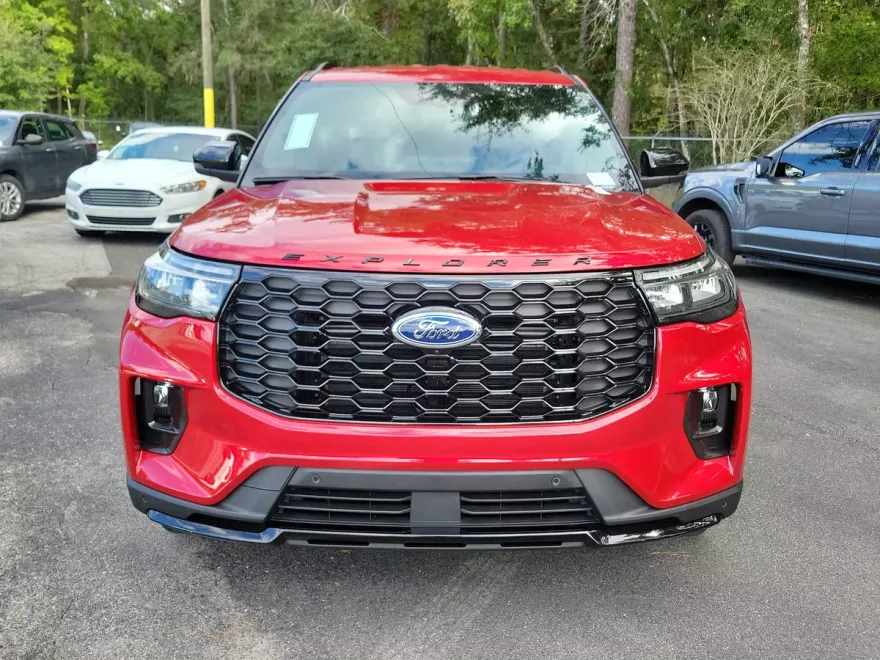 2025 Ford Explorer ST-Line photo 1