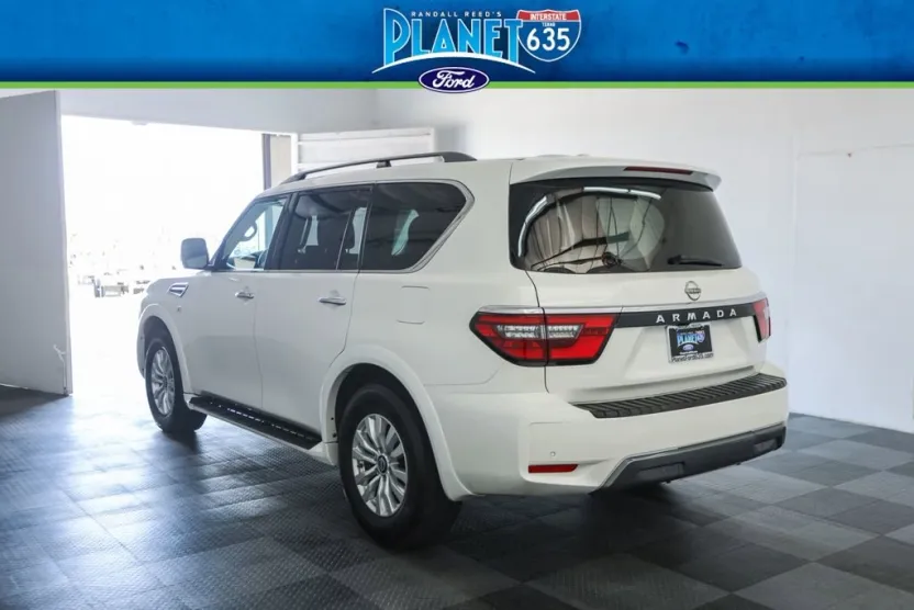 2022 Nissan Armada SV photo 1