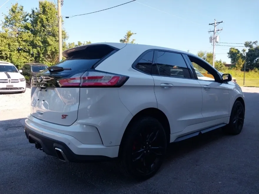 2023 Ford Edge ST photo 1
