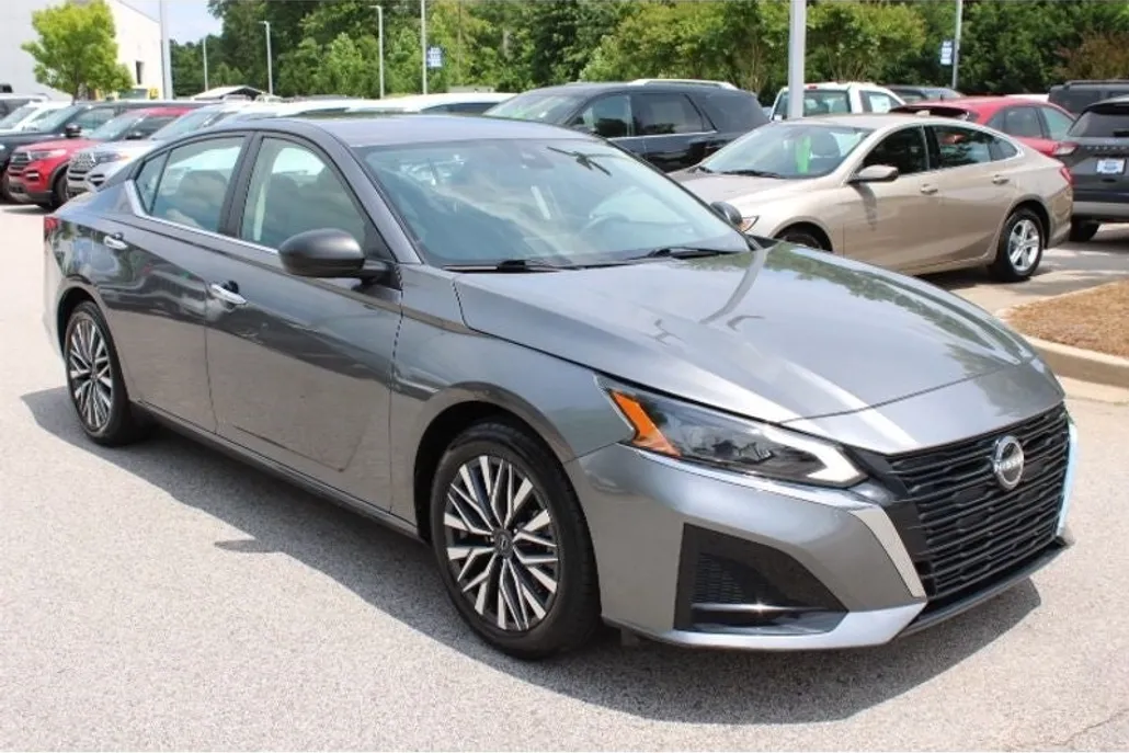 2024 Nissan Altima 2.5 SV photo 1