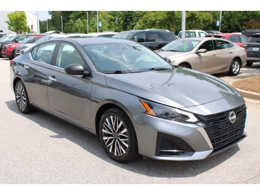 2024 Nissan Altima 2.5 SV photo 1