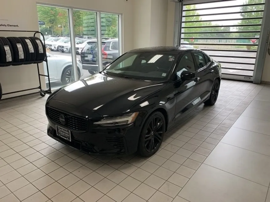 2023 Volvo S60 Recharge T8 Core Black Edition photo 1