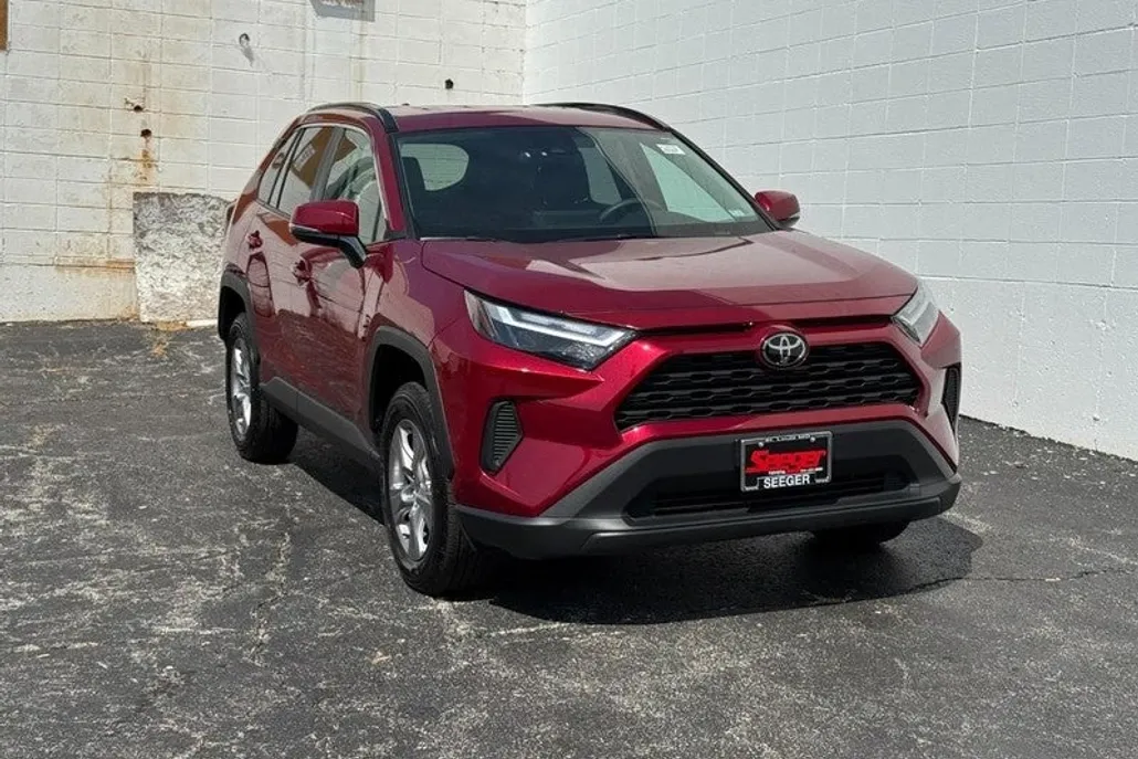 2025 Toyota RAV4 XLE photo 1