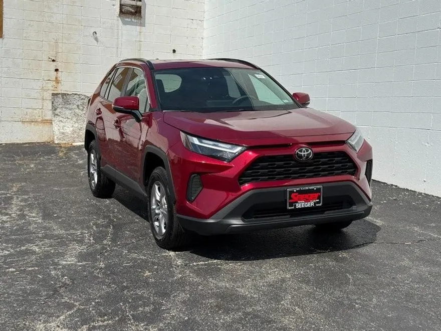 2025 Toyota RAV4 XLE photo 1