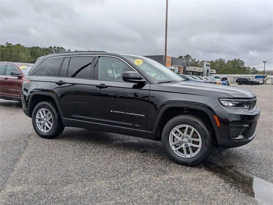 2025 Jeep Grand Cherokee Laredo photo 1