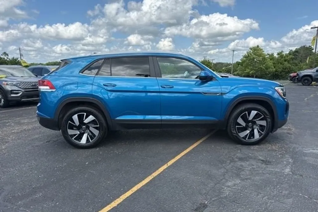 2024 Volkswagen Atlas Cross Sport SE Technology photo 1
