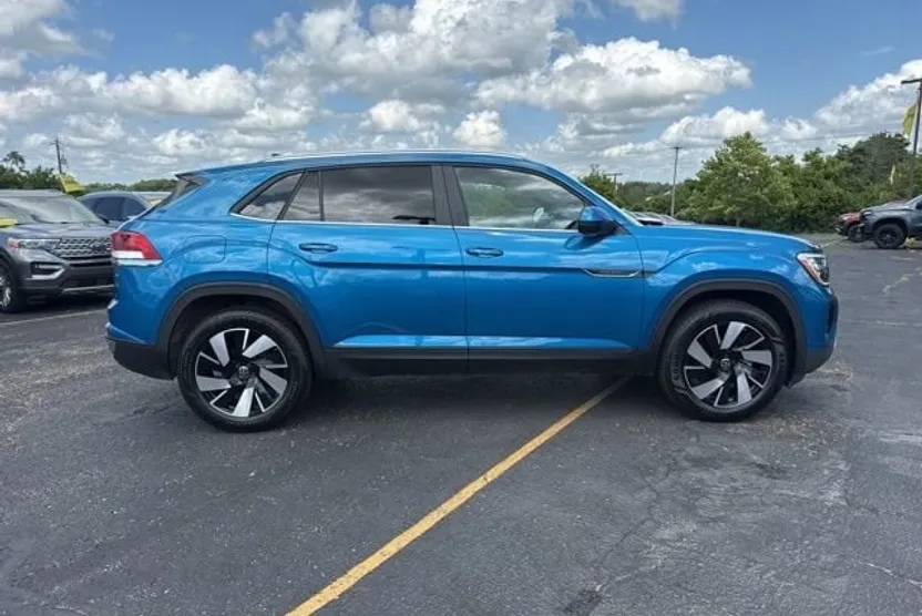2024 Volkswagen Atlas Cross Sport SE Technology photo 1