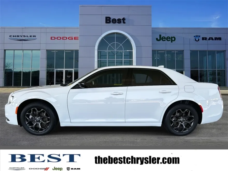 2022 Chrysler 300 Touring photo 1