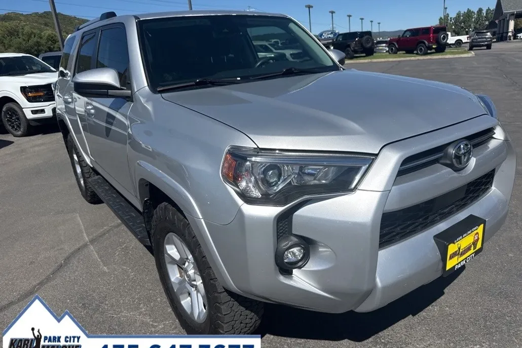 2022 Toyota 4Runner SR5 photo 1